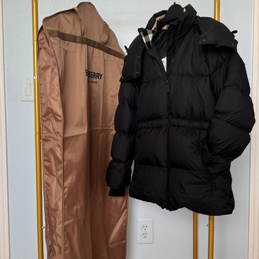 Authentic Burberry Puffer Coat
Women Black New w/Tags
Never Worn in Garment Bag